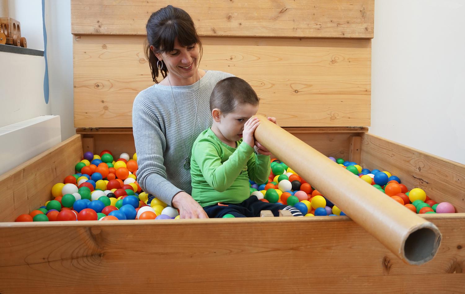 Turnraum für Kinder mit Entwicklungsverzögerung MACH'S MÖGLICH Turnraum für Kinder mit Entwicklungsverzögerung